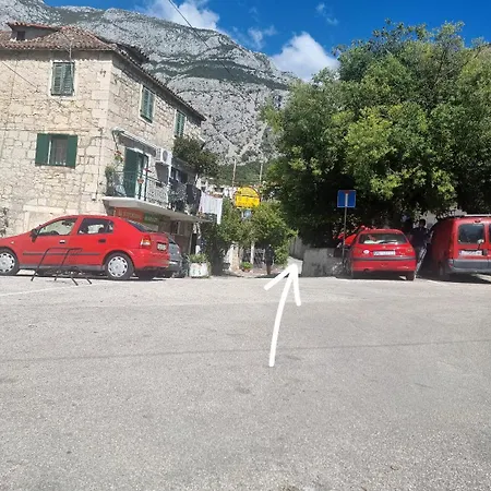 R Apartman *