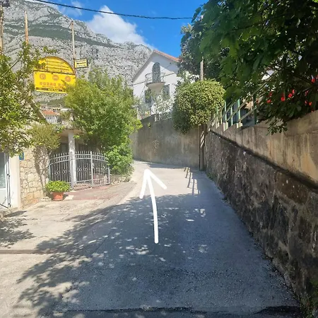 Apartman R *