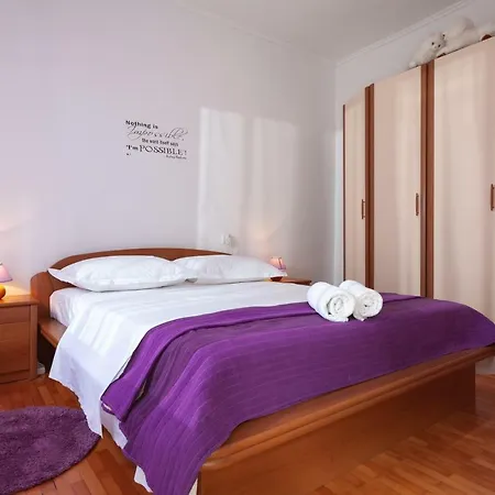 R Apartment Makarska