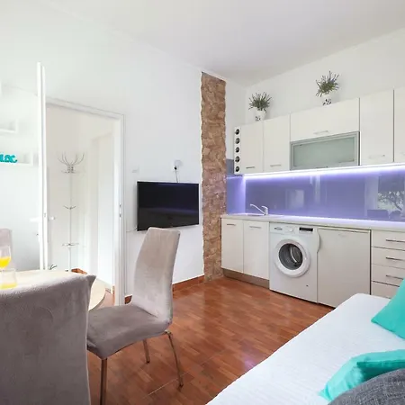 R Apartman