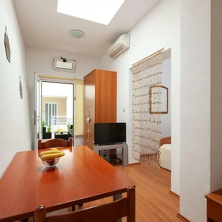 Apartment R *