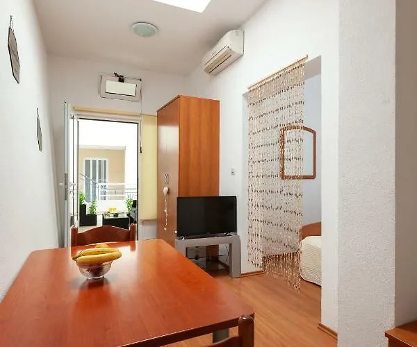Apartment R *